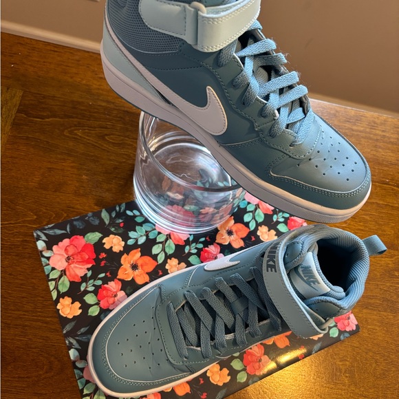 Nike Cerulean/Glacier Blue/White Court Borough Mid 2 (Big Kids Size 6.5Y) - Picture 5 of 7